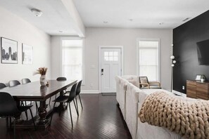 テレビ、書斎 / ワークスペース