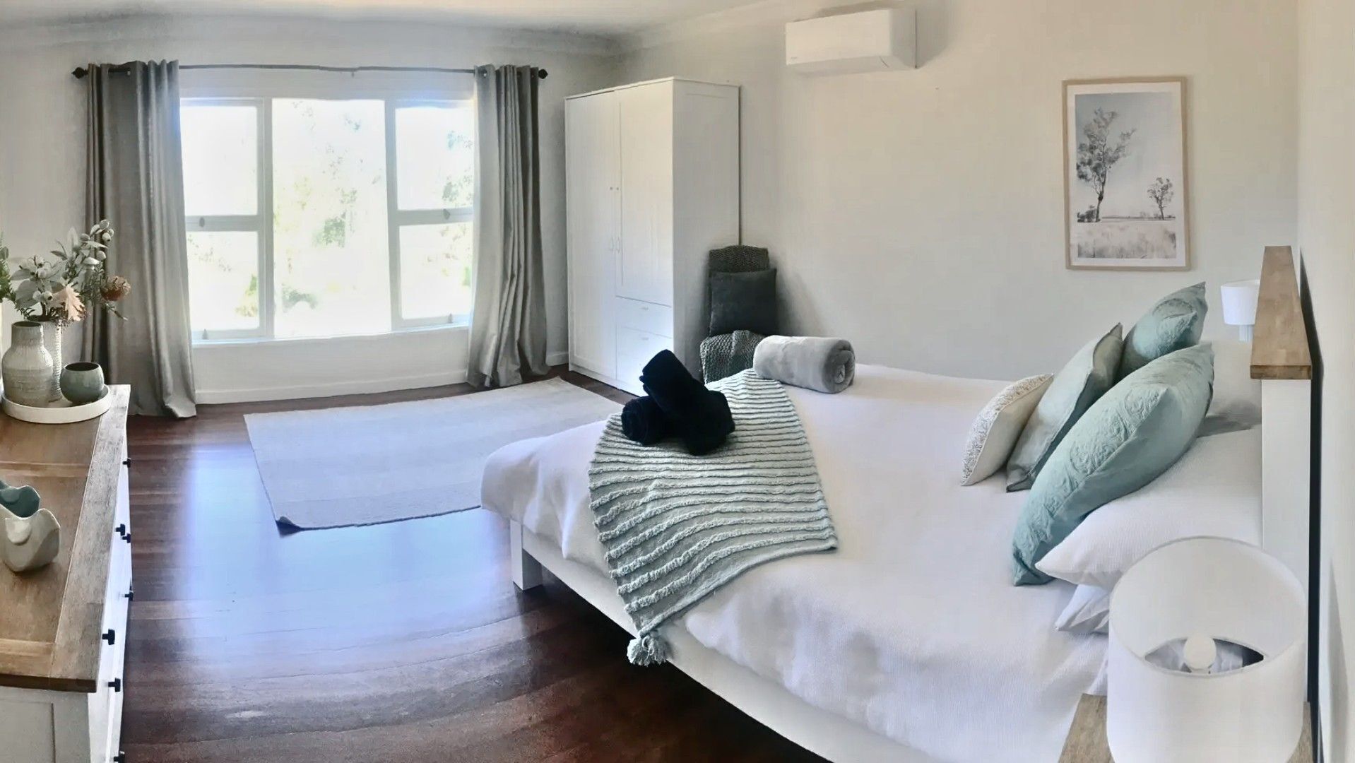 3 slaapkamers, reisbedje, beddengoed