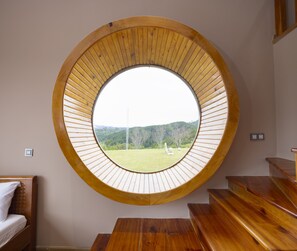 Premium bedding, pillowtop beds, free minibar items, blackout drapes - Four Spring Villas And Golfs Da Lat (Lac Duong)