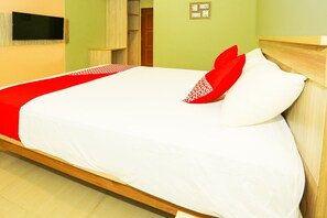 Deluxe tweepersoonskamer | Een bureau, een laptopwerkplek, gratis wifi, beddengoed