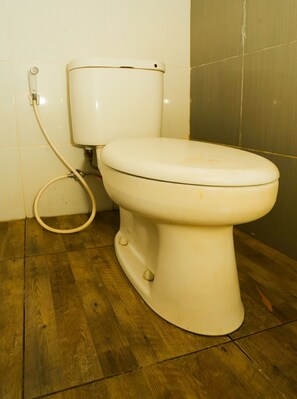 Deluxe Double Room | Bathroom | Shower, towels, toilet paper - OYO 93145 Pondok Alam Syariah (Depok)