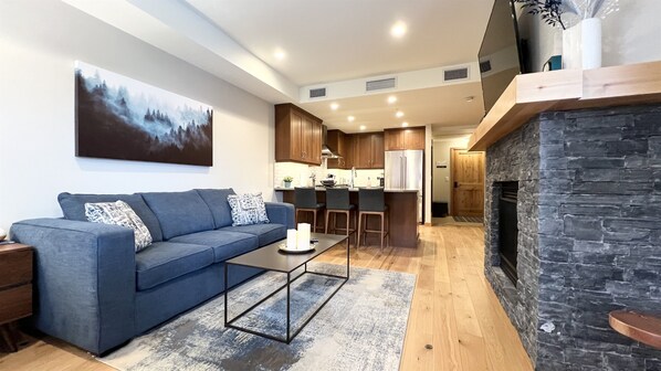 Smart TV, fireplace