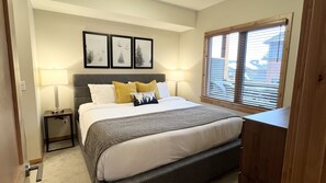 1 bedroom, travel cot, free WiFi, bed sheets
