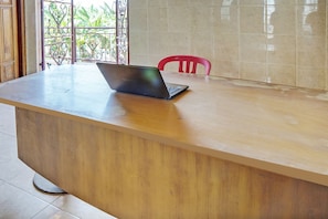 Reception - SPOT ON 93144 Homestay H. Syarif Syariah - Bandar Gresik 2 (Gresik)