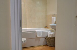 Standard Double or Twin Room | Bathroom | Hair dryer