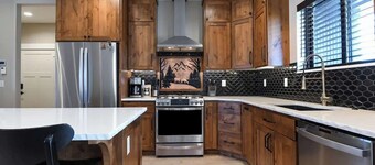 Award Winning New Home, Hot Tub and Outdoor Living