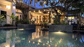 Piscine extérieure