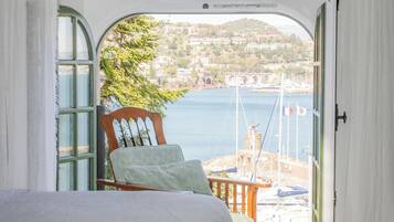 Room (Prestige) | Minibar, in-room safe, individually decorated, individually furnished