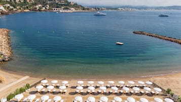 Private beach, sun-loungers, beach umbrellas, beach towels