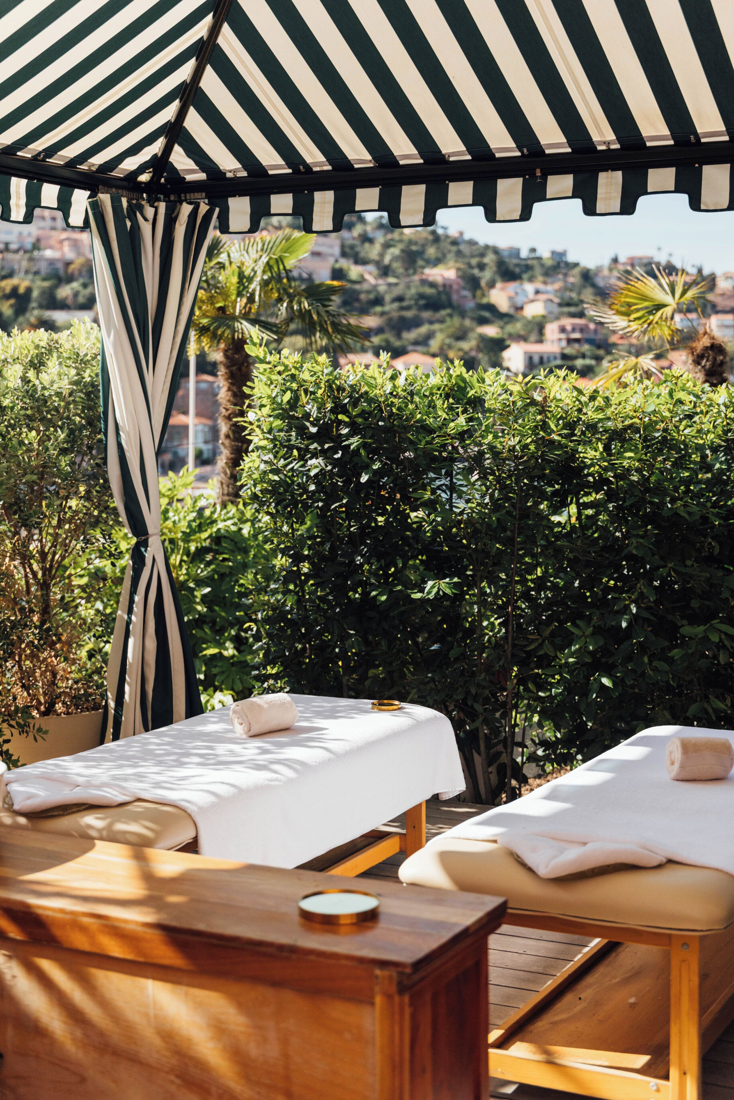 Couples treatment rooms, sauna, hot tub, steam room, body treatments