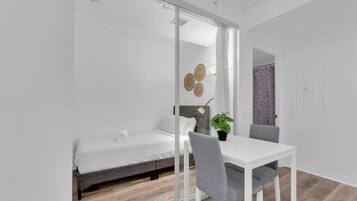 2 多间卧室、熨斗/熨衣板、免费 WiFi、床单