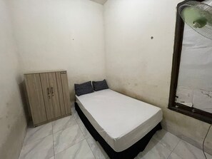 Habitación doble | Espacio para trabajar con laptop, wifi gratis y ropa de cama 
