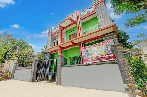 OYO Life 93147 Rumah Kos Shilah Habib Syariah