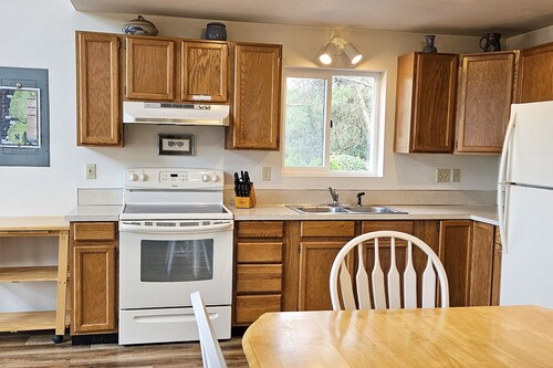 Ocean View in Yachats! Dog Friendly!