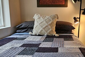 2 bedrooms, desk, iron/ironing board, free WiFi - Ocean View in Yachats! Dog Friendly! (Yachats)