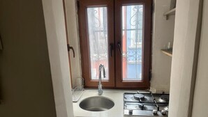 Apartment | Private kitchen - Ease Inn (Istanbul)