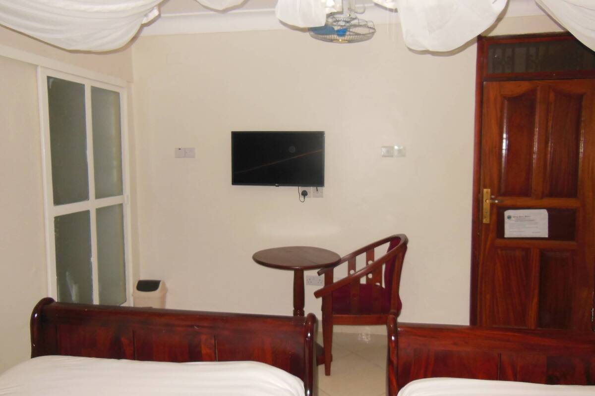 Family Twin Room | Premium bedding, WiFi (free), bed sheets