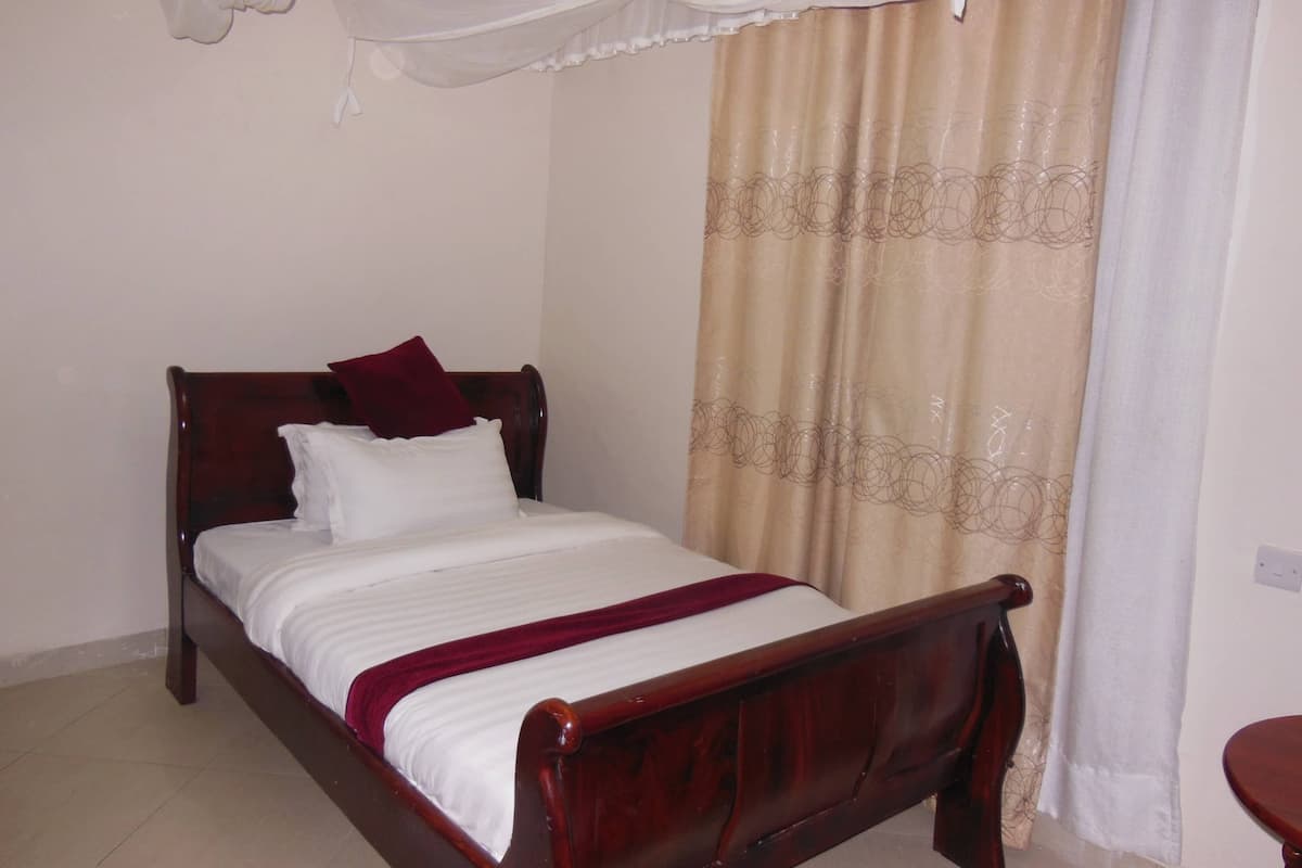 Basic Single Room | Premium bedding, WiFi (free), bed sheets
