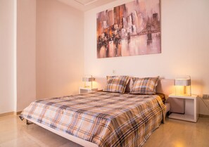 3 多间卧室、熨斗/熨衣板、WiFi、床单