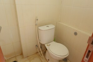 Habitación doble Deluxe | Baño | Regadera, toallas, papel de baño 