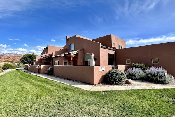 Welcome to Red Rock Roost