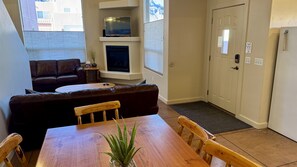 Dining - Moab Rim Views I Garage I Pool & Hot Tub I Pet-Friendly I Trailer Parking (Moab)