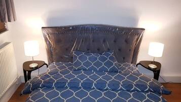 1 dormitorio, tabla de planchar con plancha, wifi gratis y ropa de cama