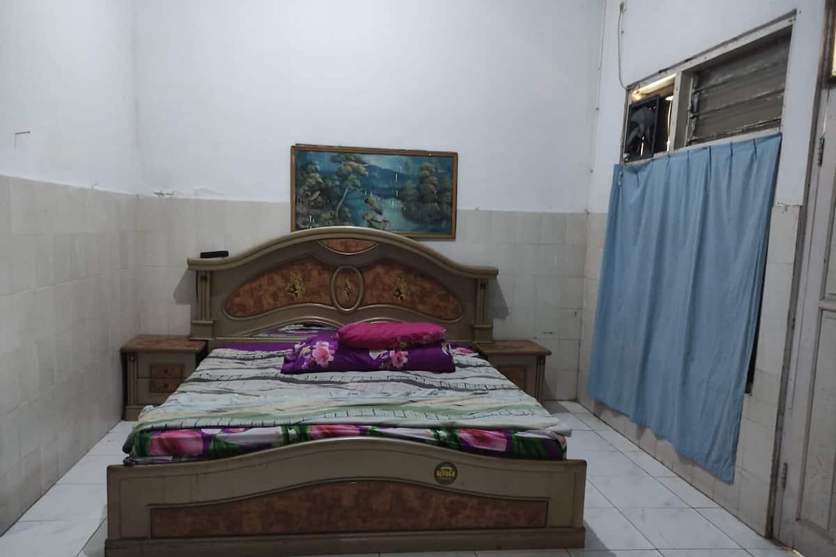 Standard Double Room | Laptop workspace, free WiFi, bed sheets