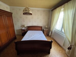 3 Schlafzimmer, Schreibtisch, Bügeleisen/Bügelbrett, kostenloses WLAN