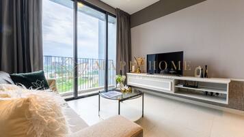 Deluxe Suite, 2 Bedrooms, Bathtub (With Parking) | Living area | 42-inch Smart TV with cable channels, Netflix, streaming services