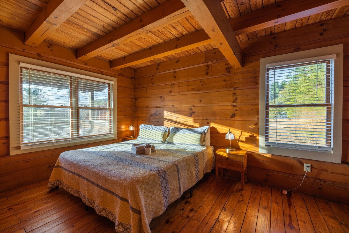 3 bedrooms, desk, iron/ironing board, travel crib