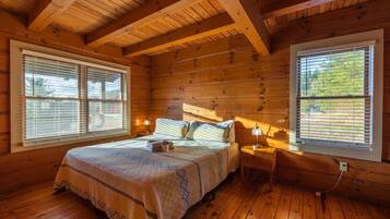 3 bedrooms, desk, iron/ironing board, travel crib