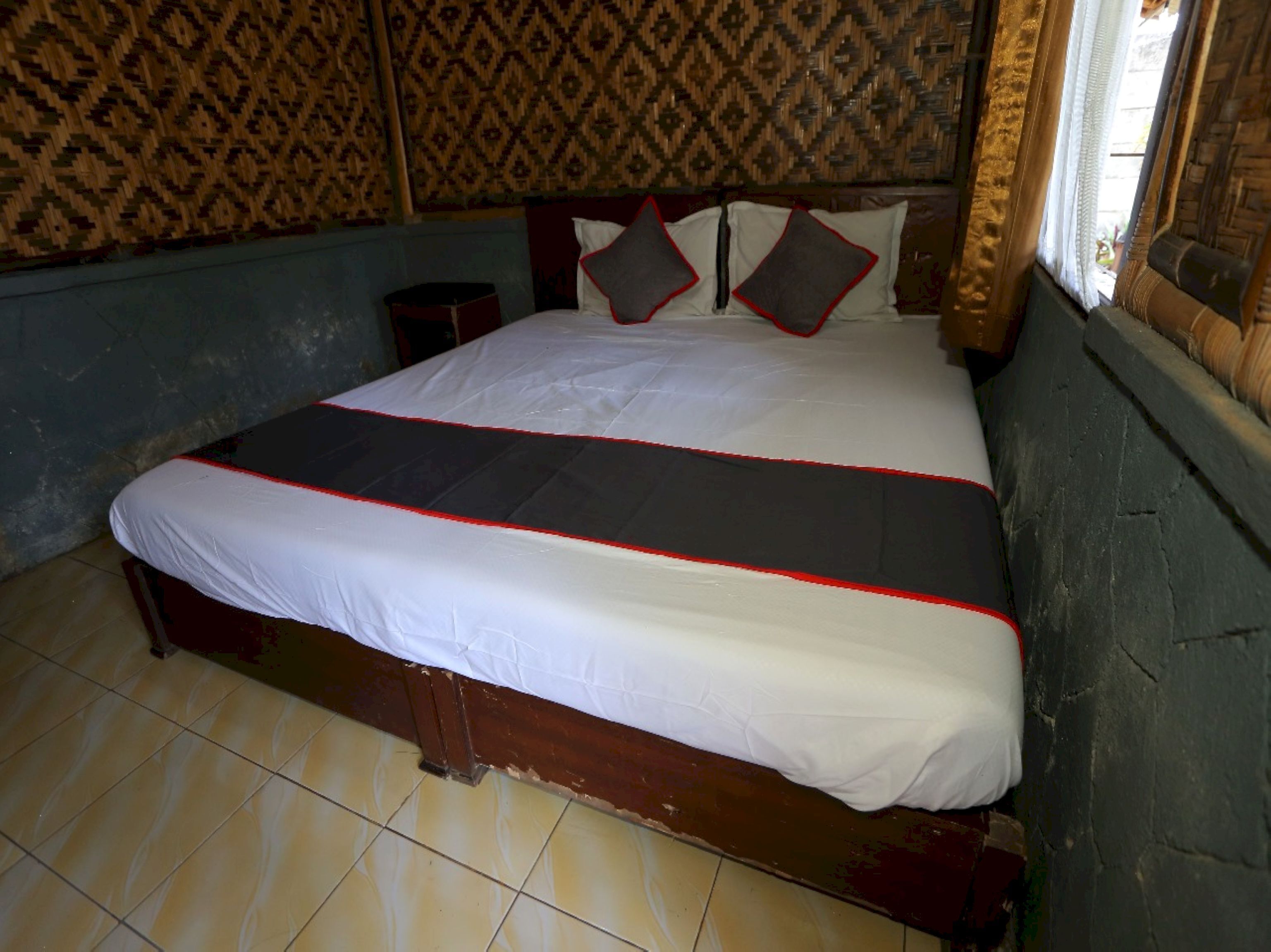 Deluxe Double Room | Laptop workspace, free WiFi, bed sheets