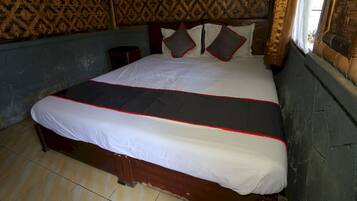 Deluxe Double Room | Laptop workspace, free WiFi, bed sheets