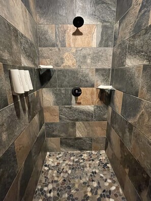 Suite Studio Premium, 1 très grand lit, baignoire, vue montagne | Salle de bain | Baignoire et douche séparées, baignoire relaxante profonde