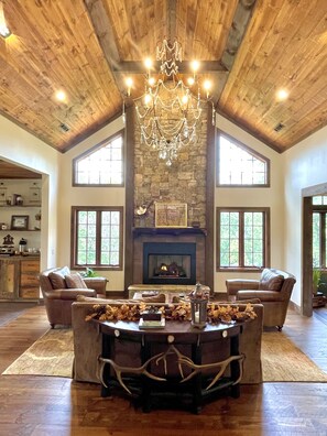 Interior detail - The Dogwood Inn (Blue Ridge)