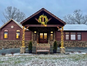 Front of property - The Dogwood Inn (Blue Ridge)