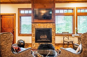 Premium-studiosviitti, 1 suuri parisänky, kylpyamme, vuoristonäköala | Egyptinpuuvillaiset lakanat, ylelliset vuodevaatteet