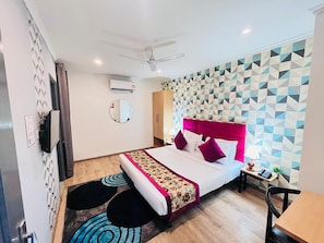 Wardrobe - Qotel Comfort Chattarpur- Near Chattarpur Metro (New Delhi)