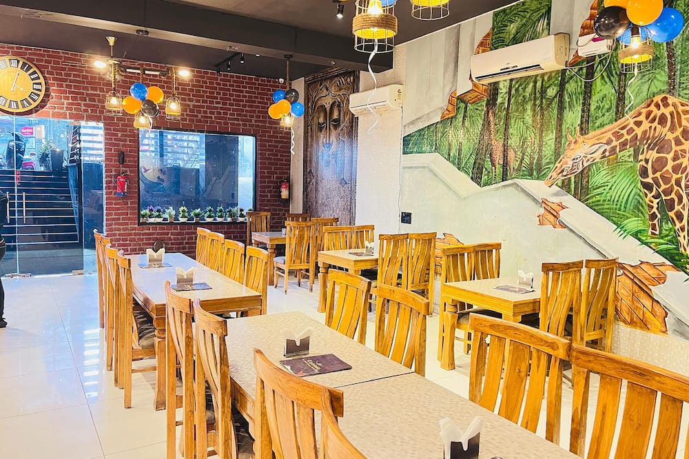 Qotel Comfort Chattarpur- Near Chattarpur Metro