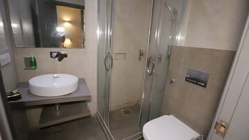 Ducha, artículos de tocador de diseñador, bidet, toallas