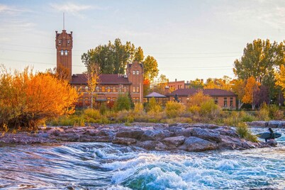 The Clark Fork Cottage Downtown Missoula, Mid Century/Spacious