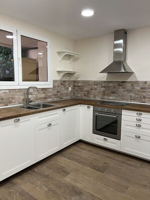 Fridge, microwave, oven, stovetop - THE Garden Madrid Bernabéu (Madrid)