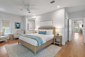 4 camere, una scrivania, ferro/asse da stiro, culla da viaggio