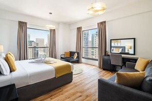 6 bedrooms, desk, iron/ironing board, WiFi