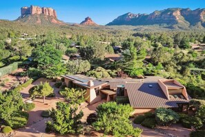 Exterior - Guest Suite With Up Close Chapel & Red Rock Views (Sedona)