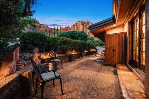 Guest Suite With Up Close Chapel & Red Rock Views