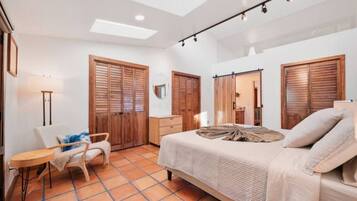 2 bedrooms, desk, iron/ironing board, travel crib