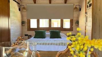 1 bedroom, iron/ironing board, travel cot, free WiFi