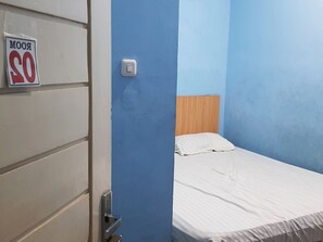 Laptop workspace, free WiFi, bed sheets